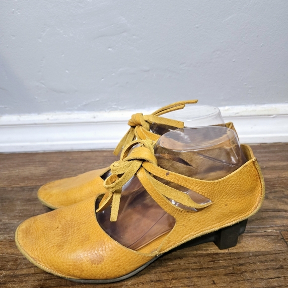 Trippen Elegant Yellow Women's Shoes - Picture 11 of 11